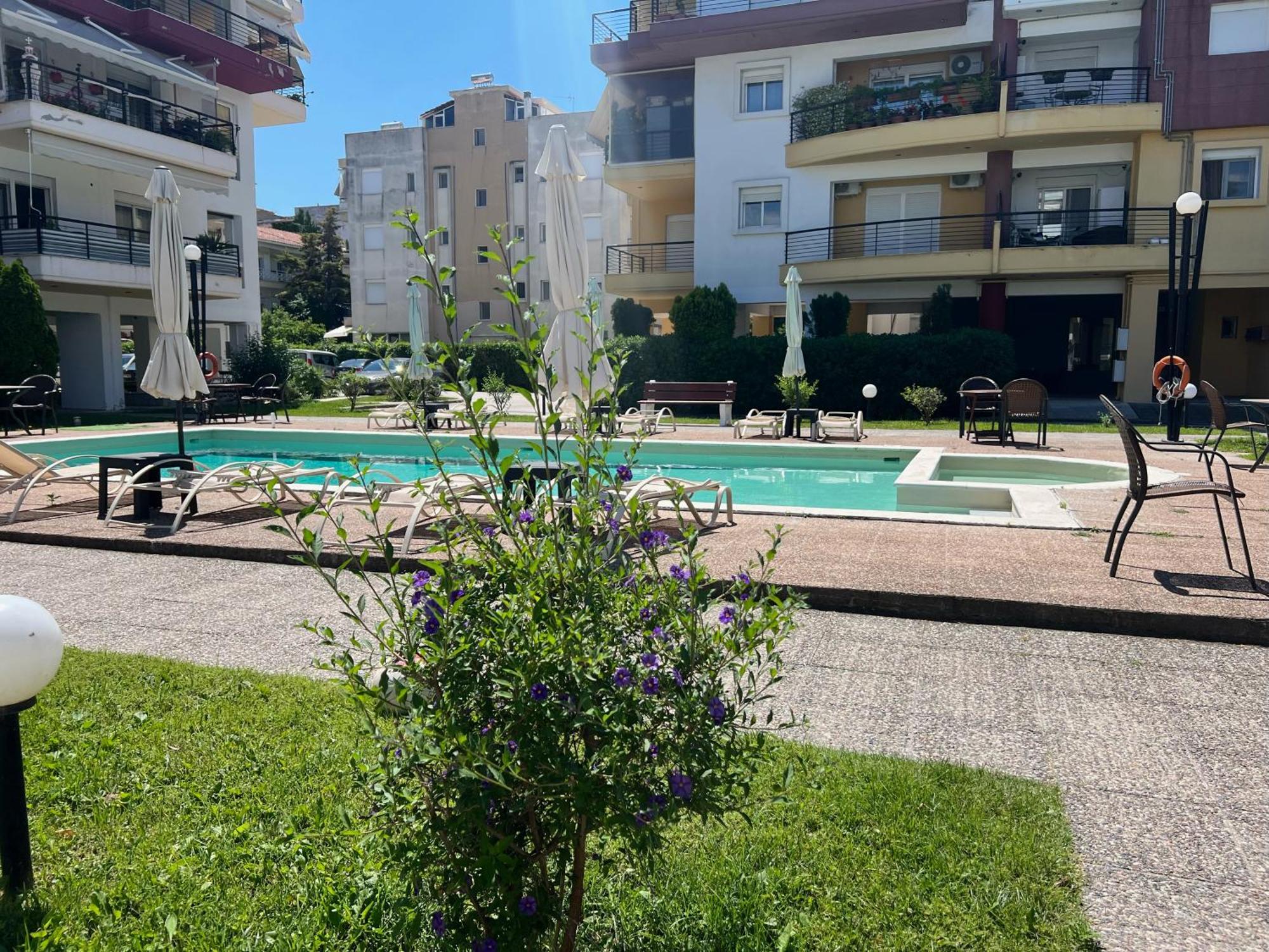Damian'S Cozy Pool Apartment Peraía エクステリア 写真