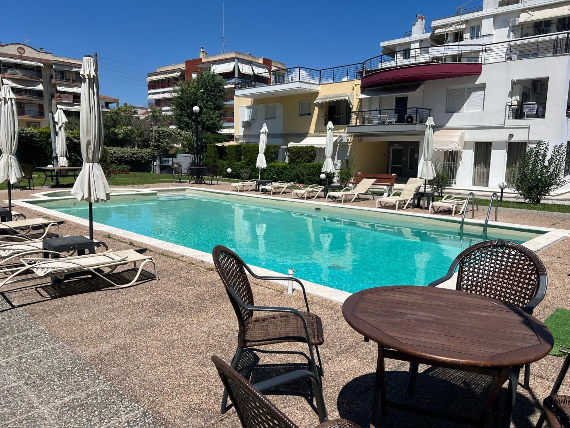 Damian'S Cozy Pool Apartment Peraía エクステリア 写真