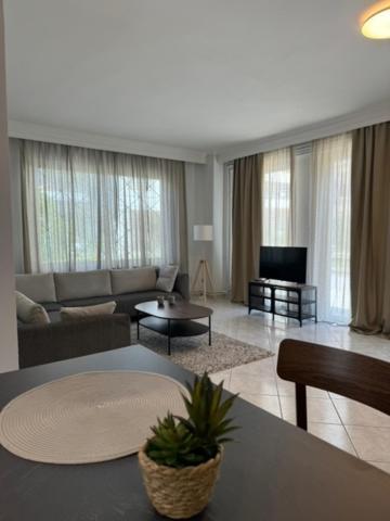 Damian'S Cozy Pool Apartment Peraía エクステリア 写真